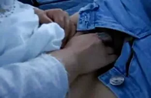 Dziewczyna darmowe filmy nagich kobiet robi przysługę mężowi,