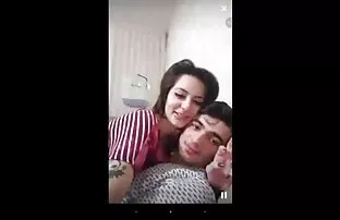 Bello filmiki erotyczne red zgodził się spotkać z sąsiadami.